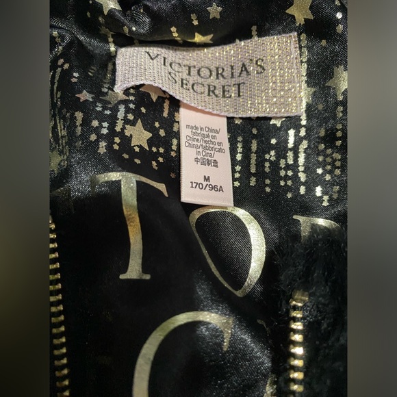 Victoria’s Secret new with tags faux fur jacket, 2018 fashion show foil graphics - Picture 3 of 10